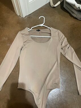 Express Nude/Taupe Scoop Neck Long Sleeve Bodysuit
